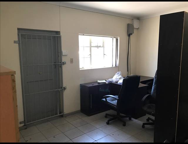 375M² FACTORY TO LET IN PAROW CENTRAL